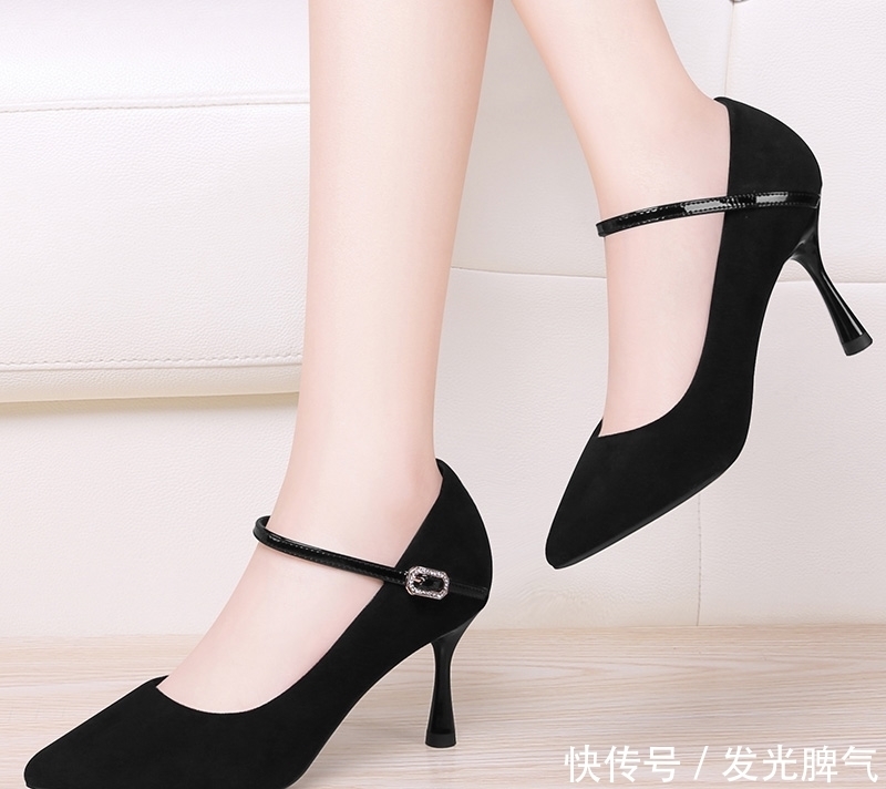 高跟鞋虽好，但太累脚！如今流行这“猫跟鞋”，舒适不累脚显高