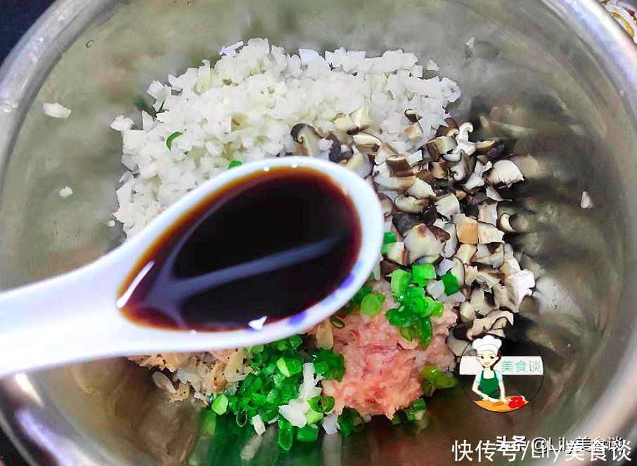  莲藕不凉拌不煲汤，换个做法，平底锅一煎，简单又营养，儿子爱吃