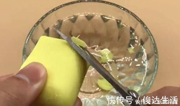 妙招|手指被502胶水粘住了别着急只需要泡一泡，胶水立马融化