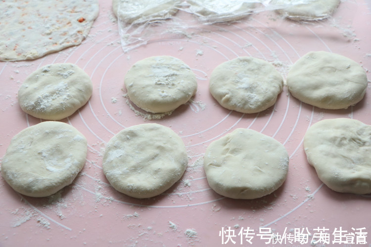 发面|馋死这饼了,又薄又软不发面,比韭菜饼好吃,男女老少都爱吃
