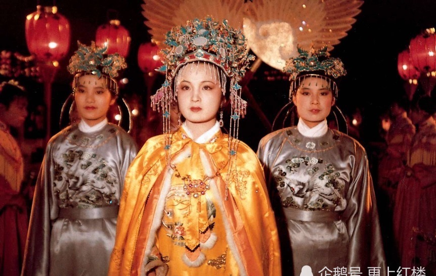 贾蓉|王熙凤偷摸做丑事,贾宝玉不懂,贾母视而不见,鸳鸯却竭力支持