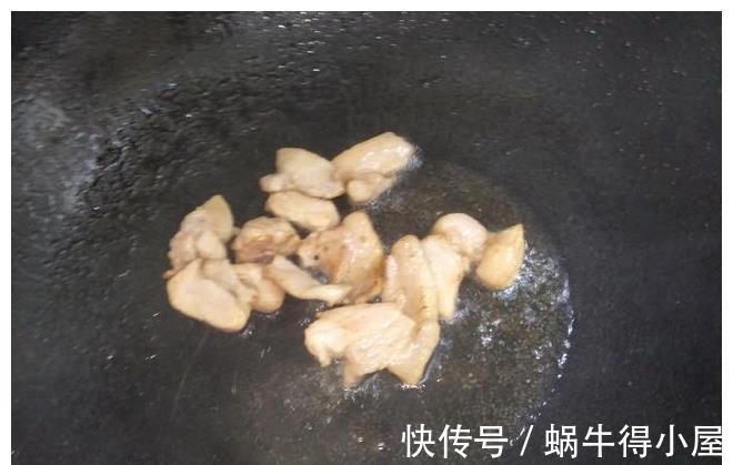 香气|青椒炒肉,先放青椒还是先放肉?按照大厨的做法,出锅香气扑鼻