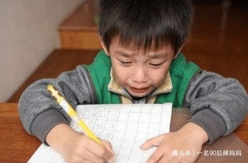 父母|“车”姓男孩,上学3年从未被点名,老师真的叫不出口