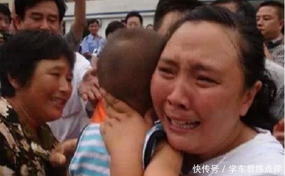 自救|4岁男童落入人贩子手,孩子喊出“2个字”,吓跑人贩子机智自救!