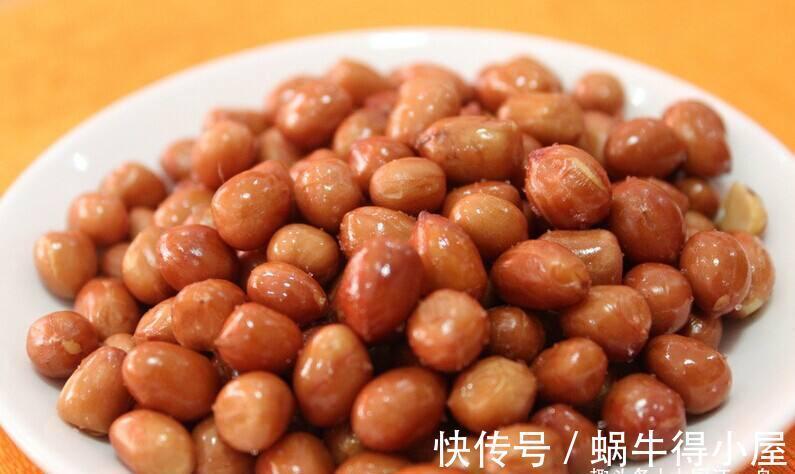 油炸花生米,先下锅炸就错了!难怪不酥脆,教你正确做法