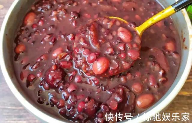 红豆粥|睡前一碗红豆粥！补气又补血！脸色红润有光泽～美味极了