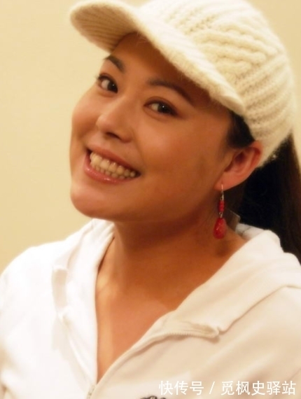 患癌|李菁菁公开化疗经历，自曝患癌心路历程，曾哭到泪流满面不停掉发