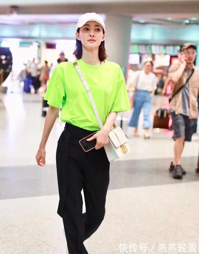 t恤 T恤+任何下装，不用思考的时尚穿搭公式！轻松get夏季出街造型