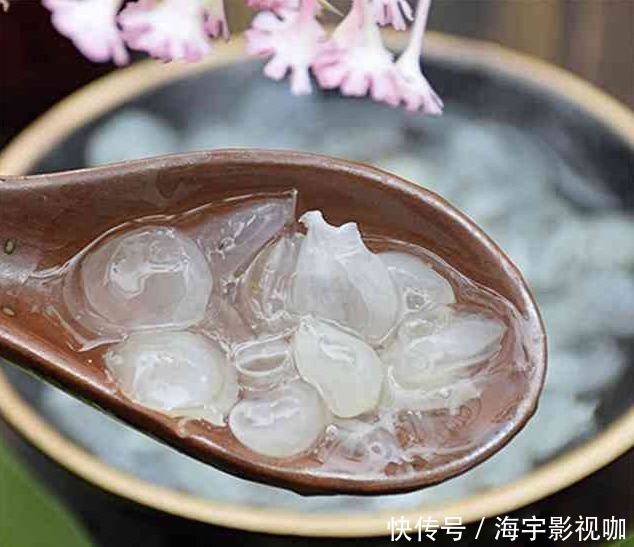 女人脸部有皱纹别打玻尿酸,常吃6种食材,皮肤紧致显年轻