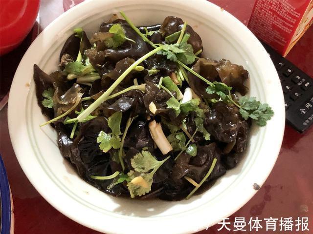 财神|大年初二回娘家拜年,十道菜多年未变,夫人说贵客来了才能吃上