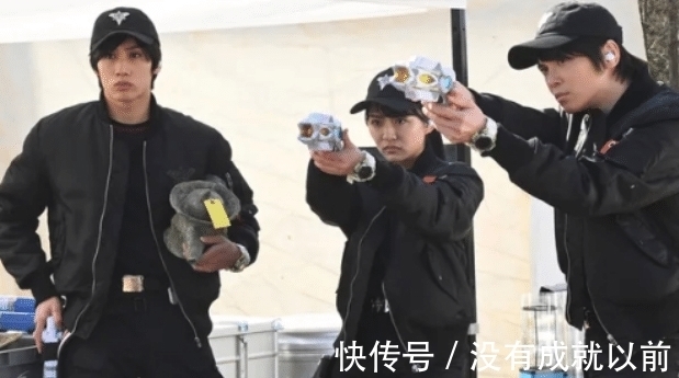 特利迦|特利迦奥特曼第一话剧照公开，剑悟加入防卫队，女主露娜JK装瞩目