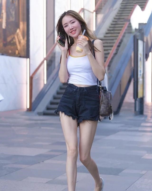 潮流 洋气甜美的打底裤穿搭更显潮流气质,大方好看值得借鉴,经典时髦!