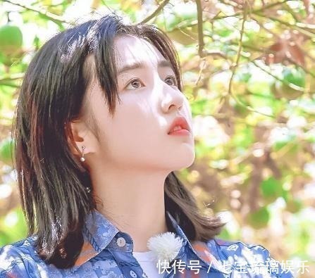 艺兴|张子枫排斥张艺兴拍兄妹照与彭昱畅很亲密，却当艺兴是背景墙