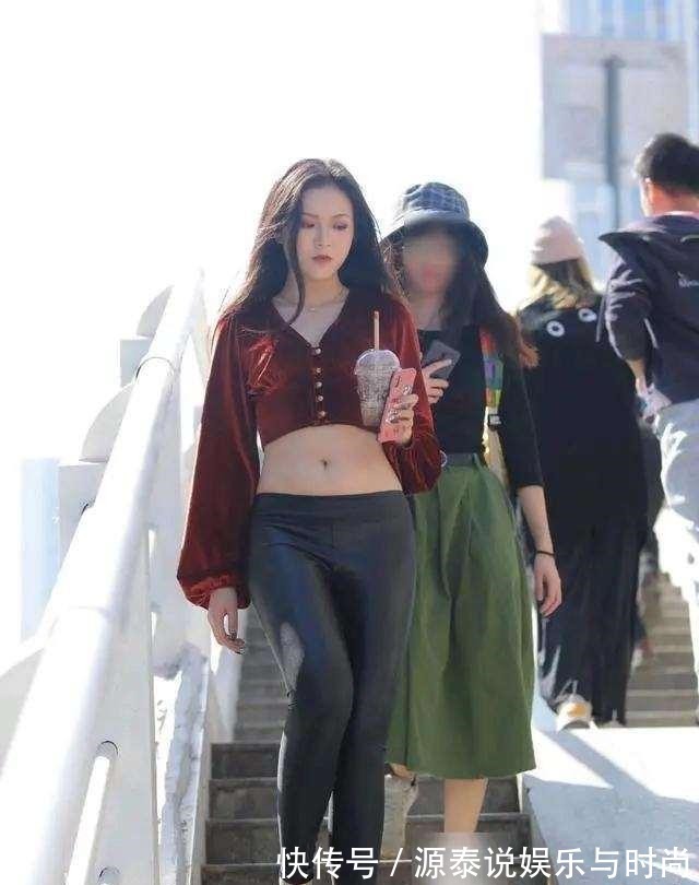 脚踝 终于可以把心爱时尚打底裤穿出街了，修身的版型凸显身材！