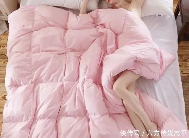 旧羽绒服扔了太可惜,改造一床羽绒被真暖和,省下2000块!
