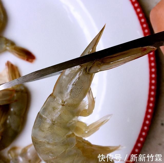 油炸|大虾又出新吃法了,不蒸不煮不油炸,不加一滴水不加一粒盐