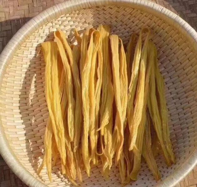 泡发腐竹最忌直接用水泡，厨师教你1招，快速泡开，不夹生还筋道