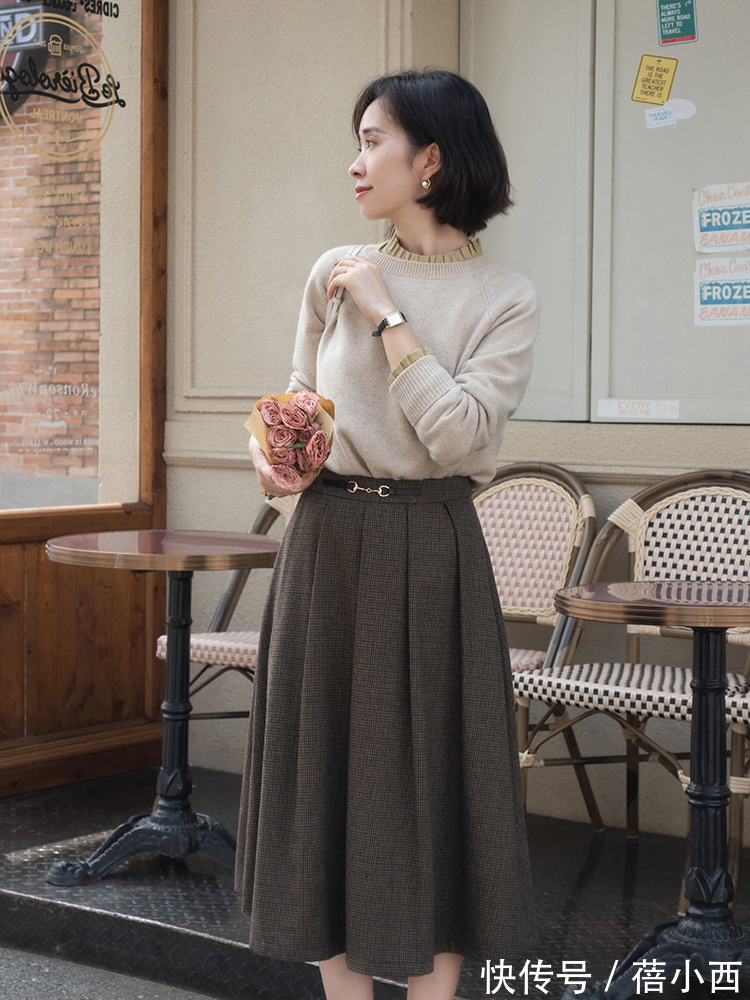 小姐姐|还是穿“半身裙”最优雅，这样搭配毛衣、针织衫，秋季的最in存在