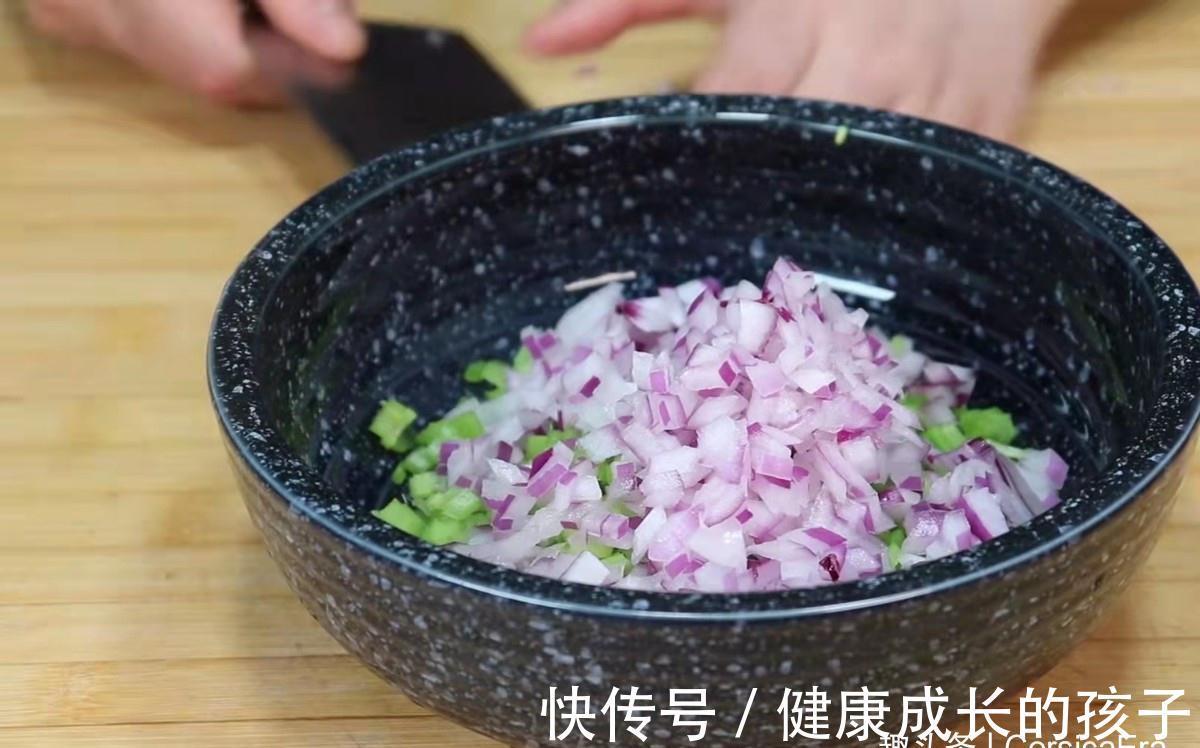 2个洋葱，一把芹菜，教你好吃做法，超解馋，比吃大鱼大肉还香