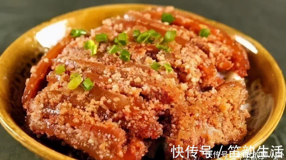 五花肉别再红烧了，教你个秘制做法，开胃又解馋，农村待客全靠它