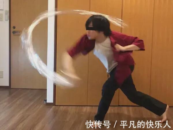 |今日段子:竟然还有人反向烤火?难道不怕烧到屁股吗?