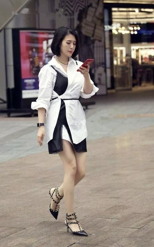 时尚街拍 高跟鞋配蕾丝服饰,性感烂漫又优雅