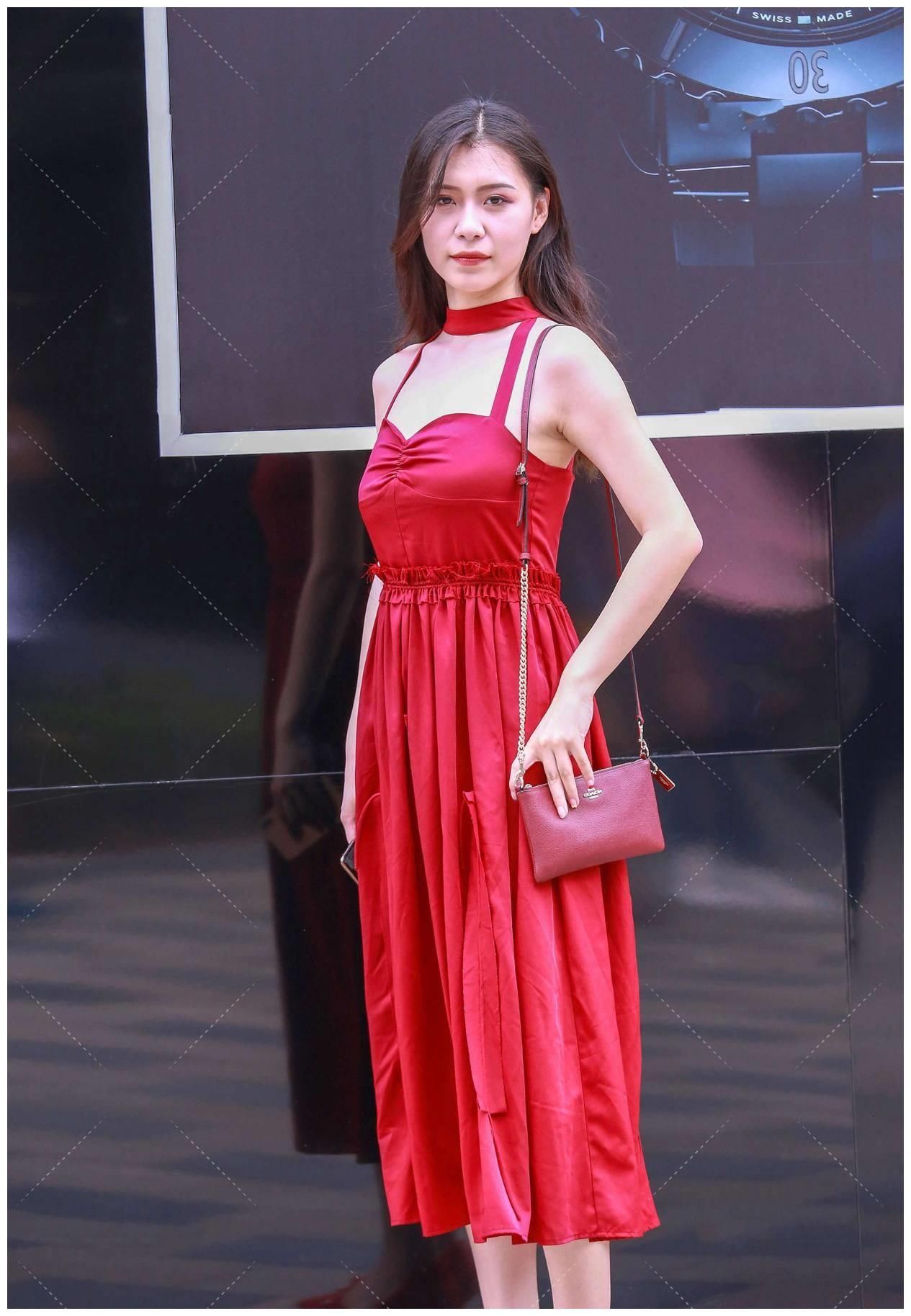 红色收腰礼服裙子，优雅大气，打造明朗清新的既视感