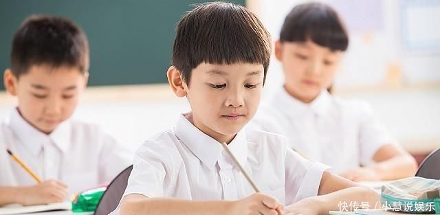 发育|下列几种不良坐姿,不光影响孩子脊柱发育,还可能让娃无缘大长腿