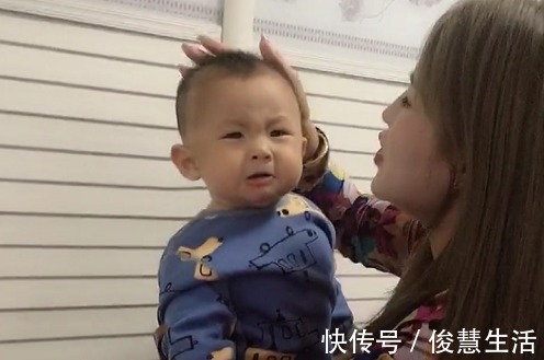 怀疑人生|“不着调小姨”忽悠娃火了,一脸淡定的娃硬是被“哄哭”了