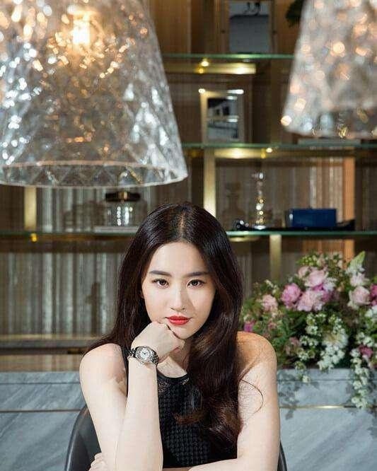 小编建议 女人手表戴左手好,还是右手好别再戴错被人笑话,多了解不吃亏