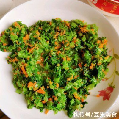 鸡蛋牛肉胡萝卜青菜萝卜干炒饭