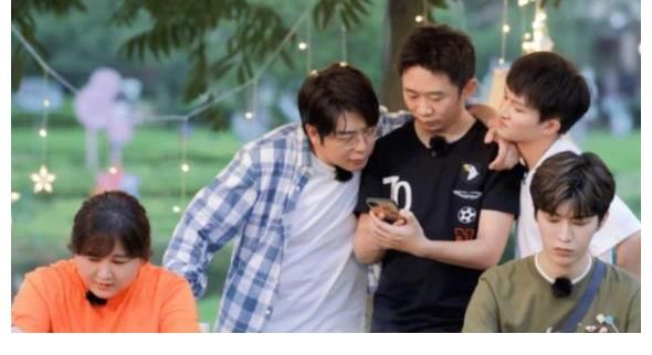 流量明星|《青春環(huán)游記3》低調(diào)錄制，被曝不敢官宣，周深或?qū)⒗^續(xù)成為MC