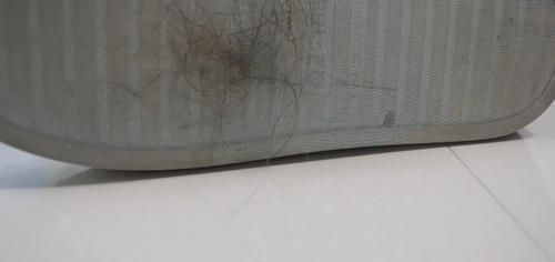 拖鞋上套一只丝袜,这个用途懂的人并不多,邻居见了纷纷学起来