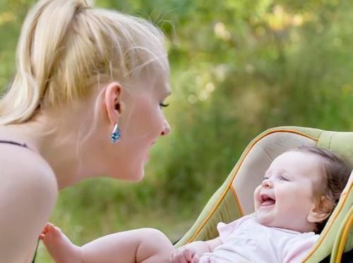 陌生人|为什么宝宝看见“某些人”会突然大哭?并非迷信,基本有3个原因