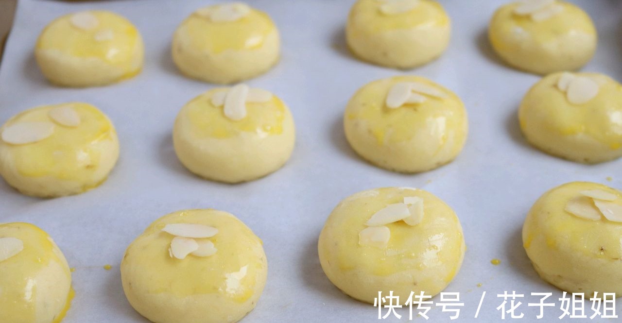 好吃又好看的香蕉杏仁小饼,轻奢美食,做法简单,教你在家做!