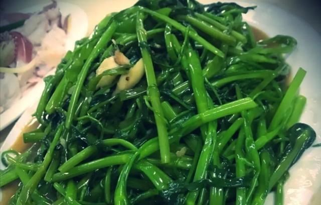 标记饭店真是酒香不怕巷子深,美食份量大,收费很惠民