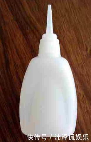 娃错|3岁娃错把502胶当眼药水滴眼睛,医生大赞母亲救了孩子的眼睛