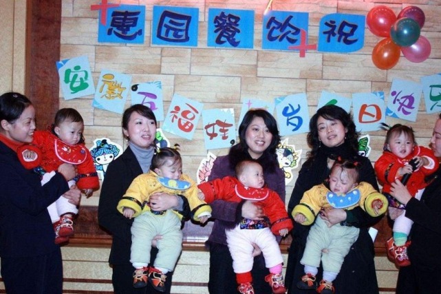 养育多胞胎|中国首例“5胞胎”长大了,个个年满18岁,如今现状却让人唏嘘