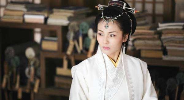 哀怨|才女不惹人注意的经典,前两句哀怨,后两句大气,难怪齐名李清照