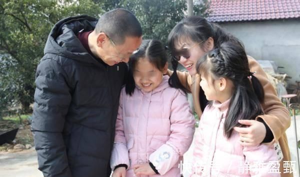 产妇|宝妈剖腹产后,伤口看着都疼,没俩个人扶连起床都难