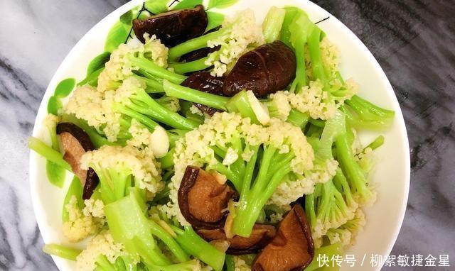 用肉|蔬菜炒花椰菜用这种材料,比用肉炒更好吃,大人小孩都爱吃