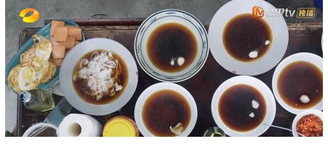 做菜|黃磊做菜翻車，“暖場(chǎng)王”何炅高情商緩解尷尬，只是那英沒(méi)有回應(yīng)