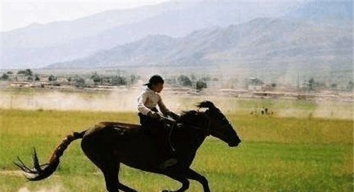 驿站|古人“八百里加急”时，土匪为何从不敢劫？看他腰间绑的是啥