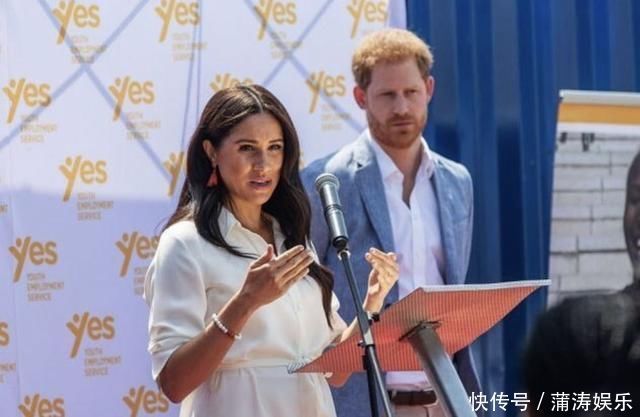 梅根烫头演讲气场全开,化浓妆戴金手镯金戒指,皇家仪态不见踪影