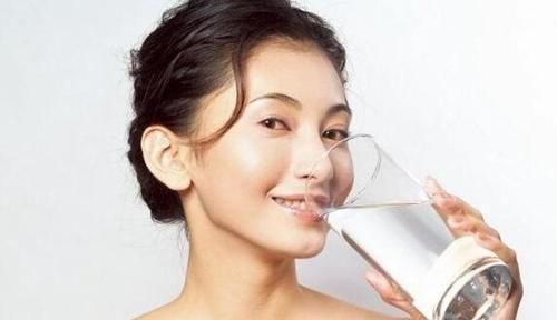 女生最“伤皮肤”的四个行为,特别是第二个,多数女生明知故犯