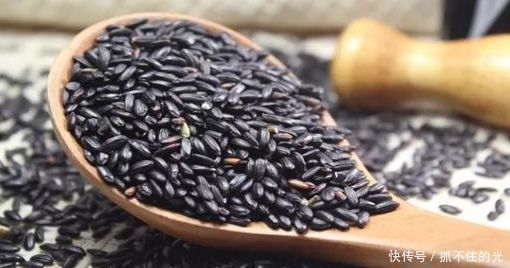 桑叶|头发早白,看东西模糊不清,中医称为肝肾阴虚,2种中药可试用