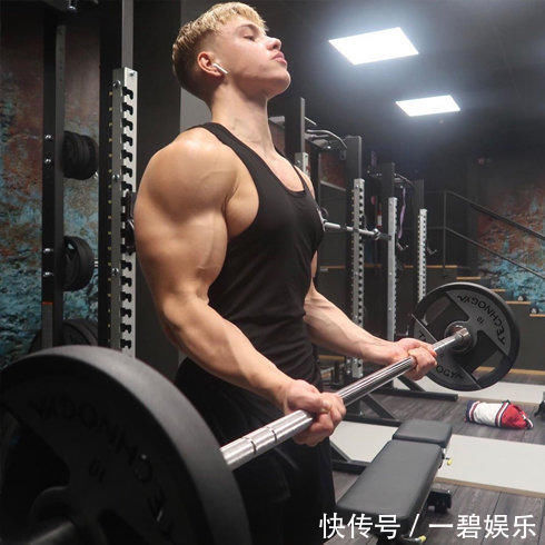 健身|别人家的18岁,1460天的努力,弱鸡变猛男,堪比专业健美运动员