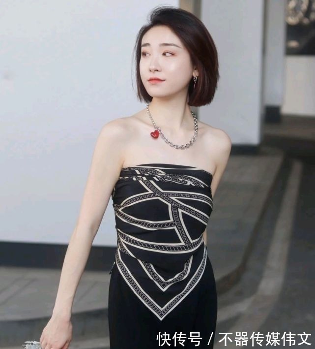 时尚博主 敢穿太重要了,大胆尝试不一样的穿搭风格,演绎美丽的视觉盛宴