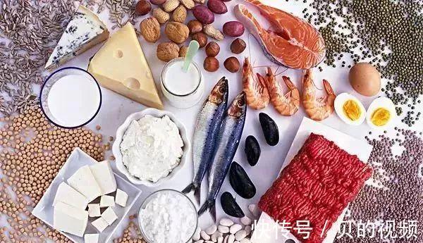 维生素d|骨质疏松最爱这3类人!照着这样做,腰不酸,腿不痛,浑身有劲