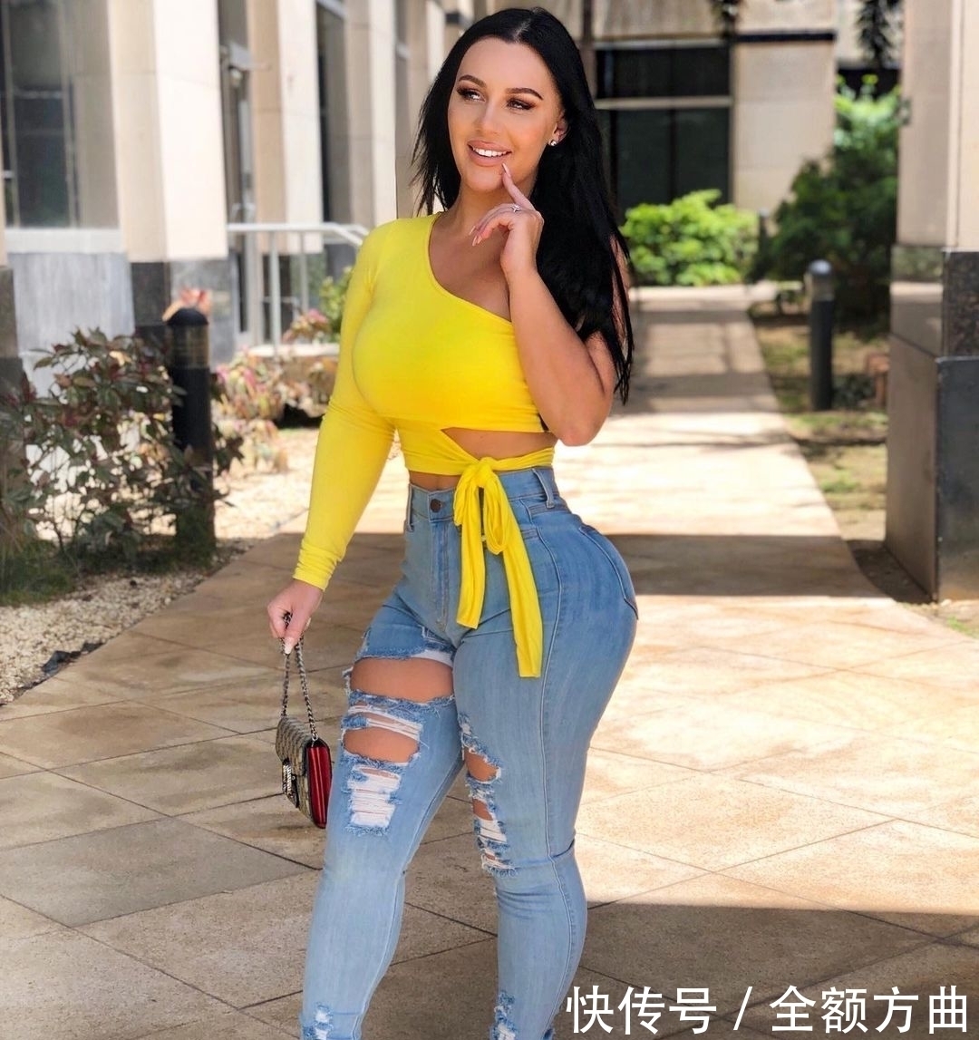 社交平台|长相甜美的瑞典模特,曲线的身姿,堪比美国红人金·卡戴珊